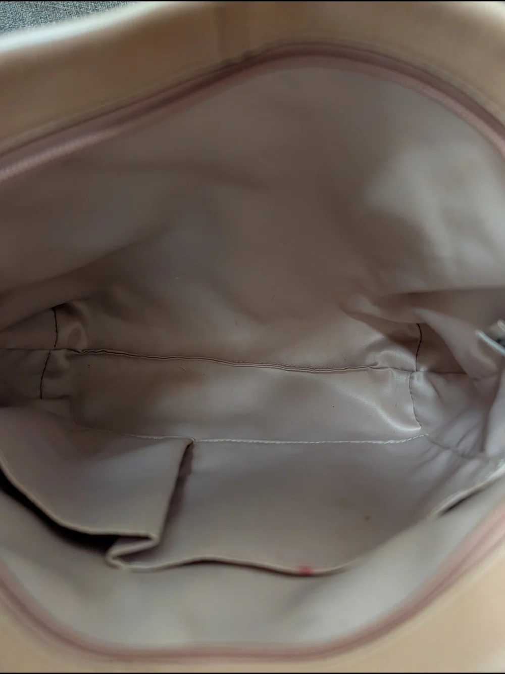 Coach Beige Leather Shoulder Bag EUC